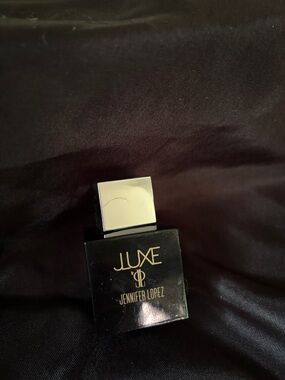 Jennifer Lopez JLUXE Eau de Parfum — Black & Gold